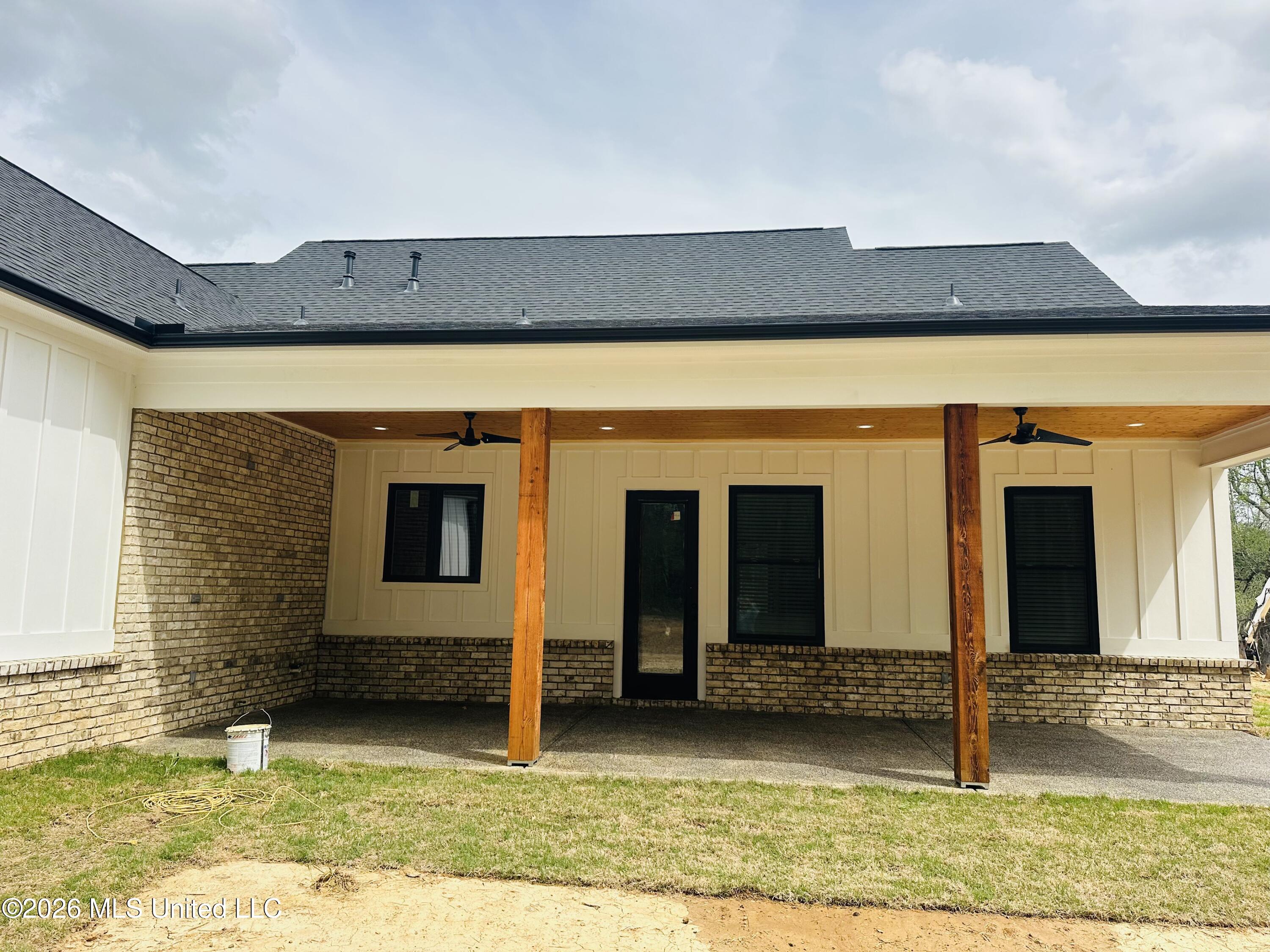 4272 South Red Banks Road Byhalia, MS 38611 - Photo 3 of 10 IMG_8392