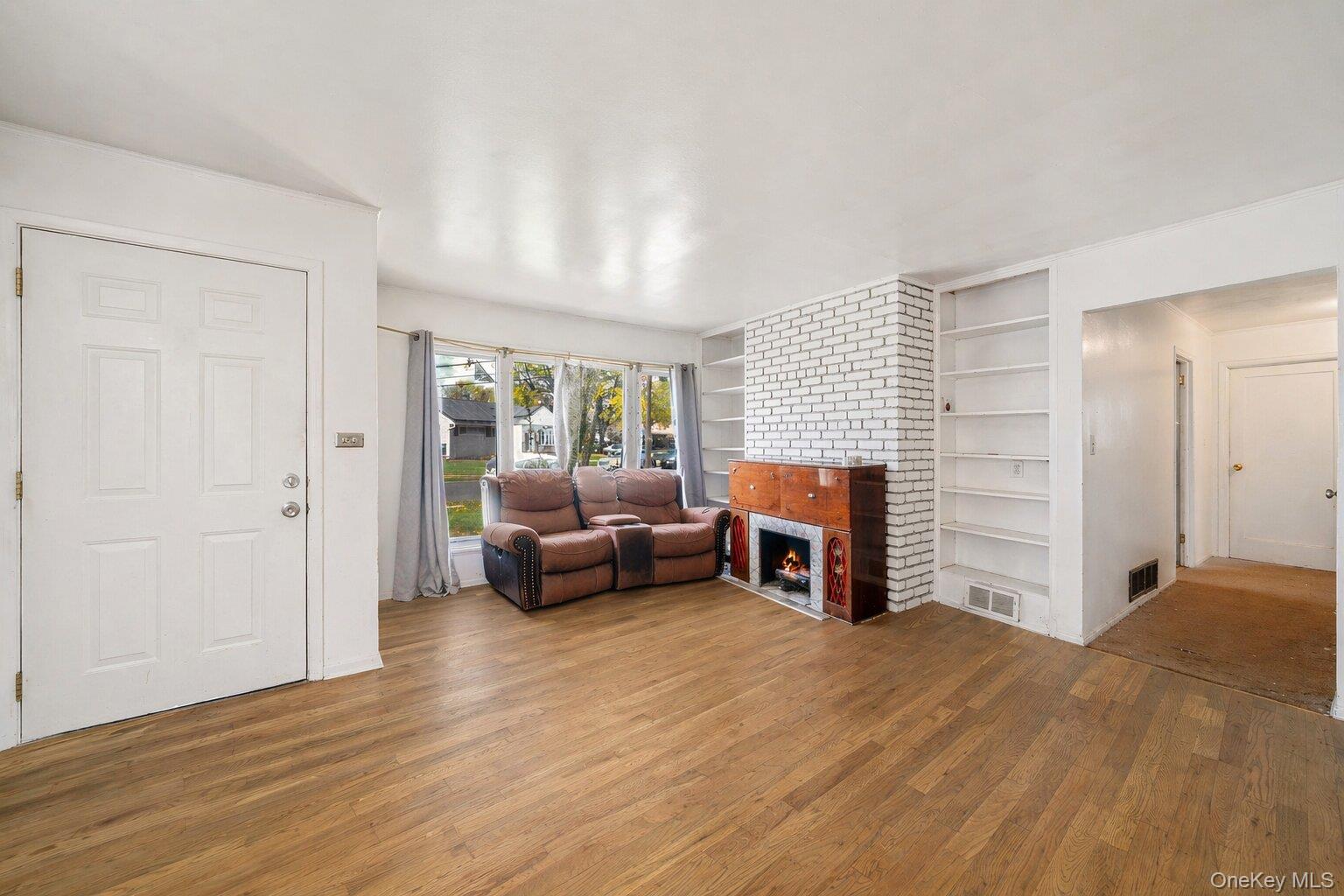 243 Coventry Road South West Hempstead, NY 11552 - Photo 4 of 12