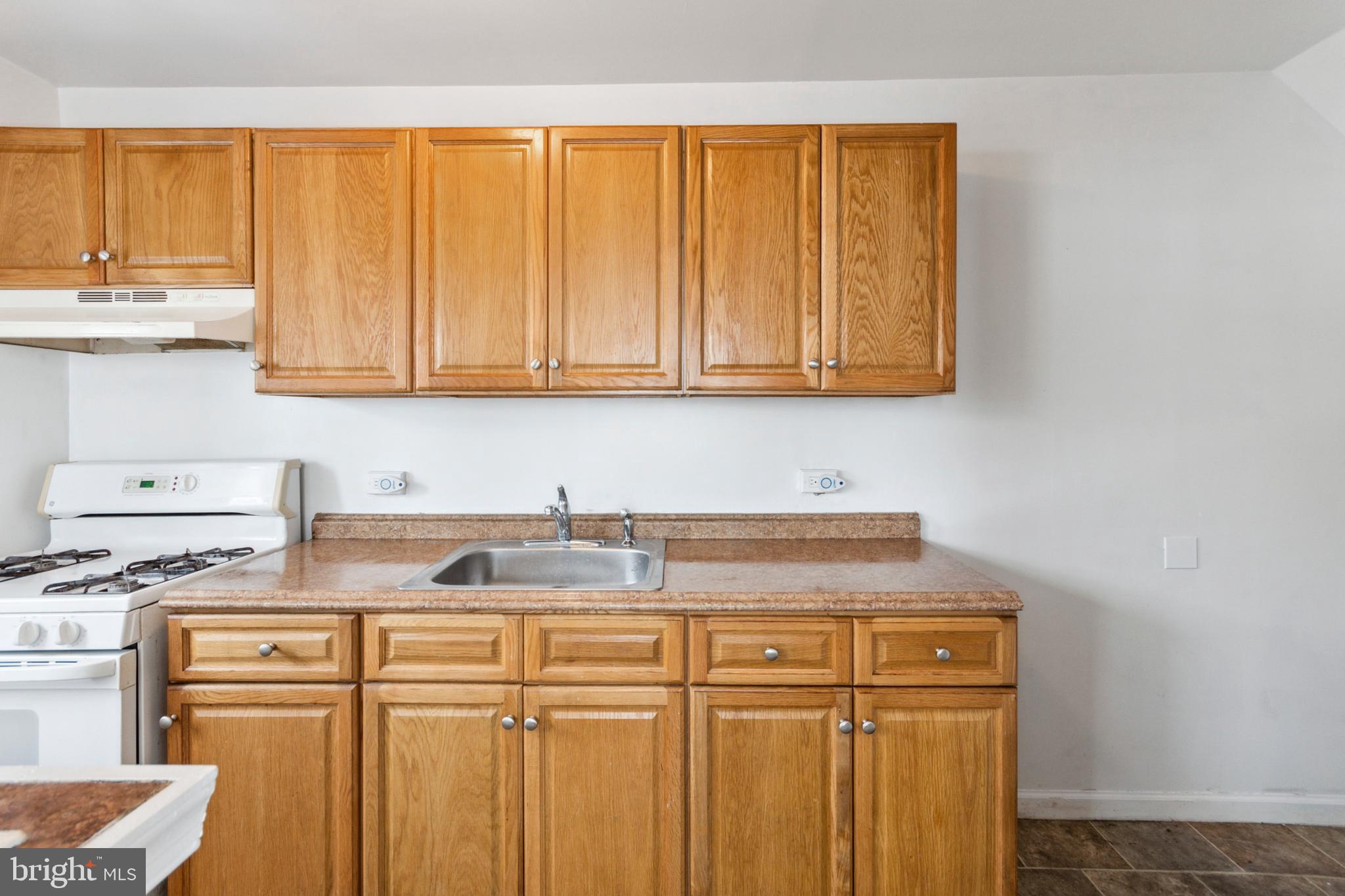 7039 Radbourne Road Upper Darby, PA 19082 - Photo 10 of 25