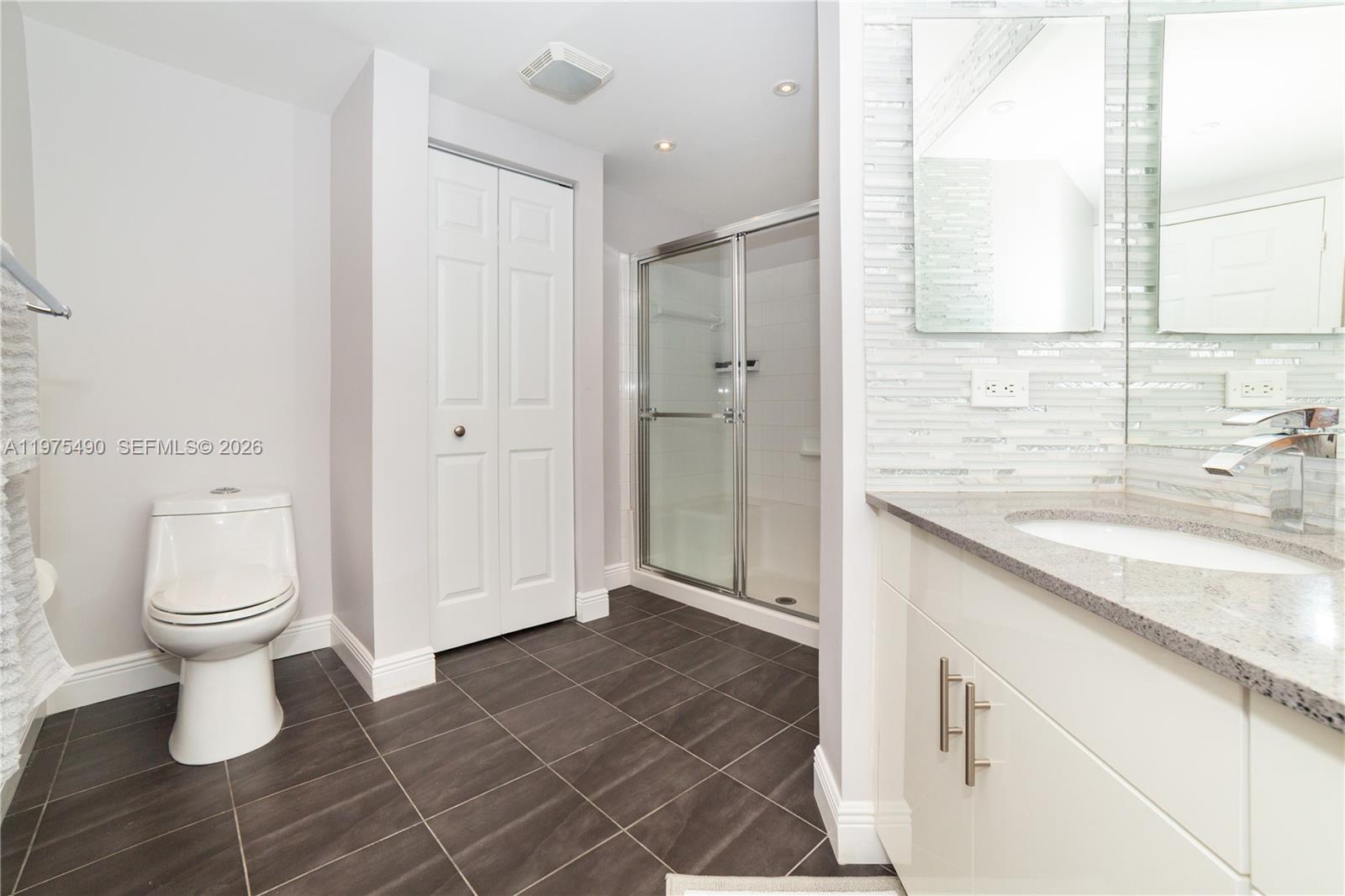 17100 North Bay Road, Unit 1802 Sunny Isles Beach, FL 33160 - Photo 24 of 44