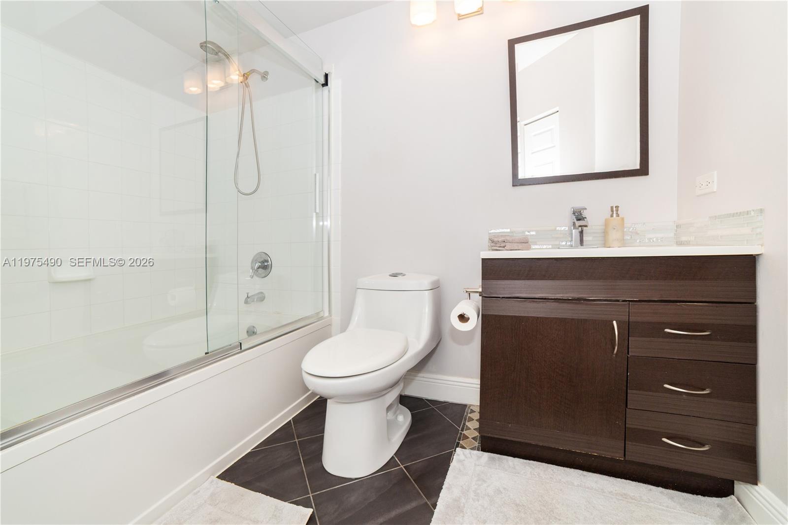 17100 North Bay Road, Unit 1802 Sunny Isles Beach, FL 33160 - Photo 25 of 44