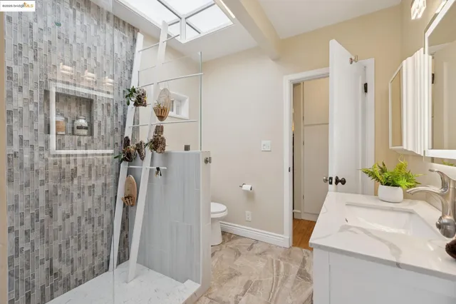 a close view of sink