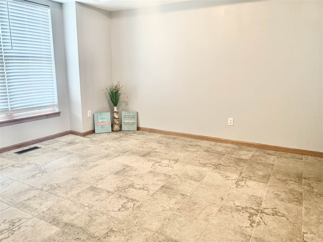 4909 North Willowbend Road Northeast Cedar Rapids, IA 52411 - Photo 10 of 43 Gallery Image 10
