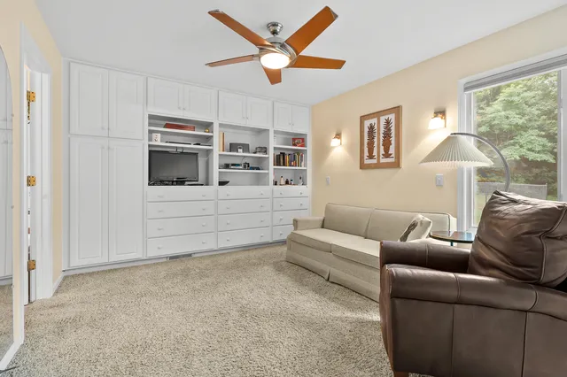 $769,900 | 31664 Fish Hatchery Road, Kalamazoo, MI 49009