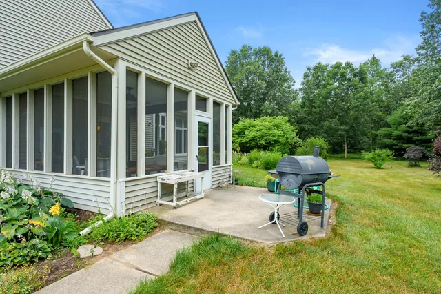 $769,900 | 31664 Fish Hatchery Road, Kalamazoo, MI 49009