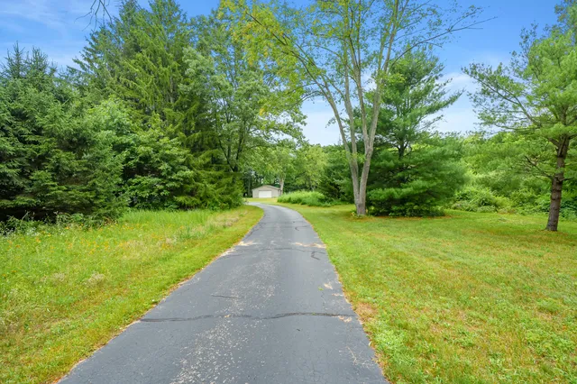 $769,900 | 31664 Fish Hatchery Road, Kalamazoo, MI 49009