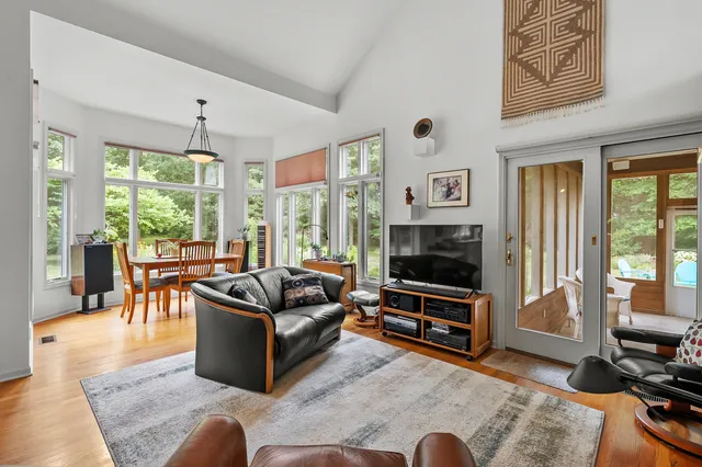 $769,900 | 31664 Fish Hatchery Road, Kalamazoo, MI 49009