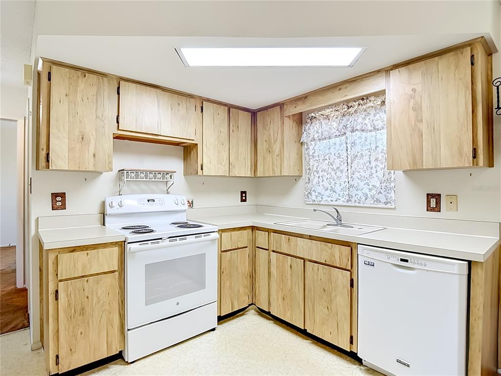 8406 Luray Drive Port Richey, FL 34668 - Photo 14 of 37