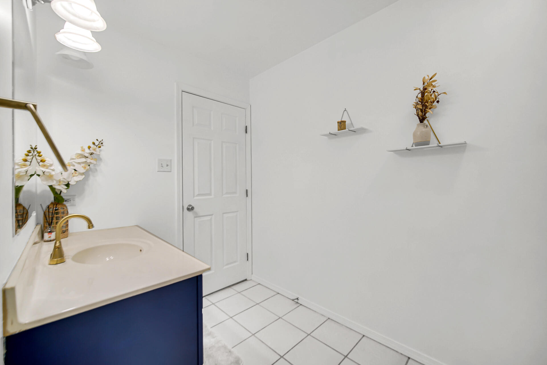 9993 Hunters Run St. John, IN 46373 - Photo 18 of 28 a bathroom with a sink and a mirror