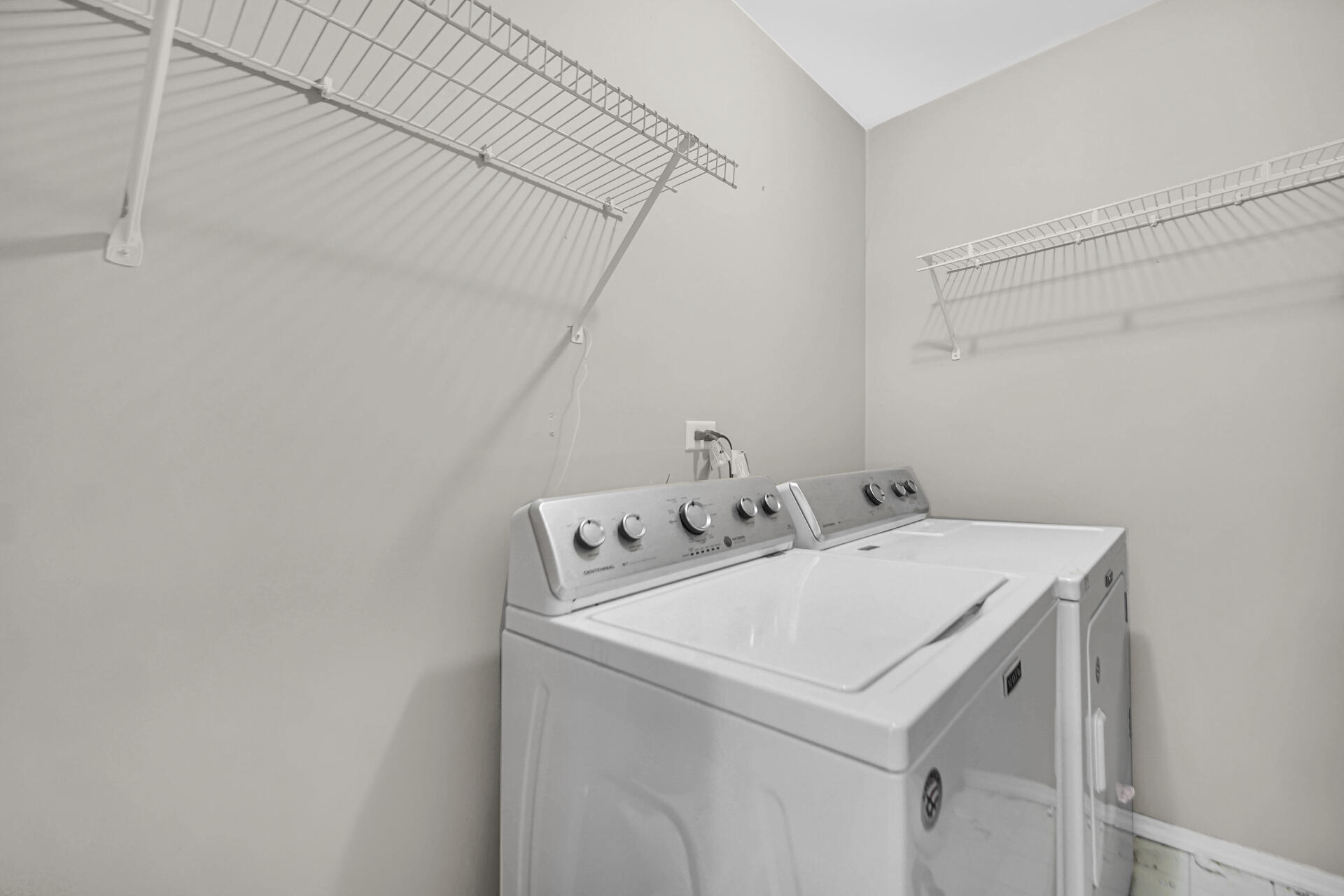 9993 Hunters Run St. John, IN 46373 - Photo 26 of 28 a utility room with dryer and washer