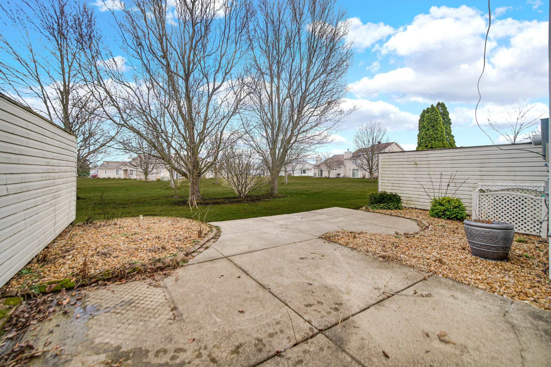 9993 Hunters Run St. John, IN 46373 - Photo 27 of 28 a view of a backyard with sitting area