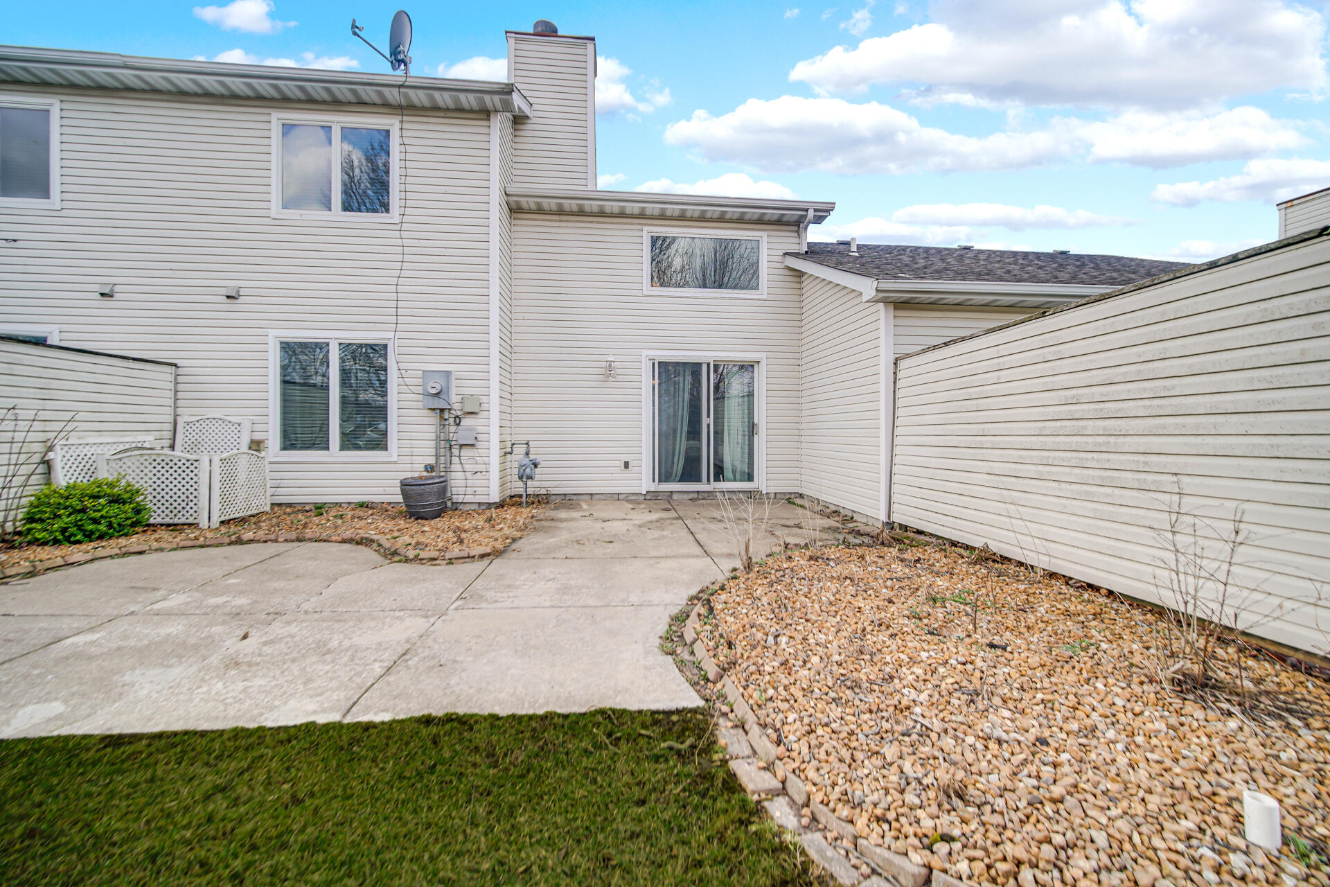 9993 Hunters Run St. John, IN 46373 - Photo 28 of 28 a view of a backyard of the house