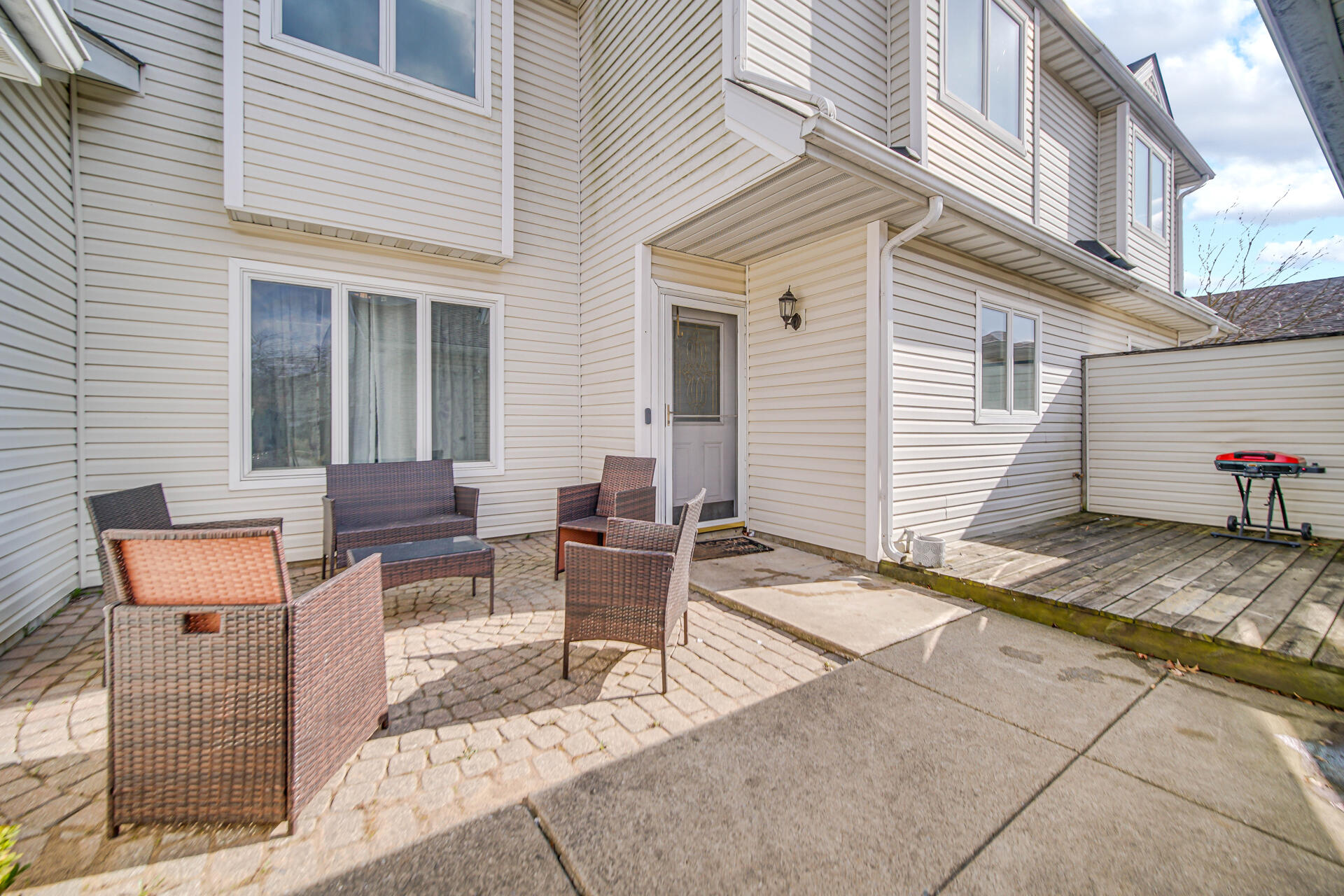 9993 Hunters Run St. John, IN 46373 - Photo 5 of 28 a backyard of a house with table and chairs