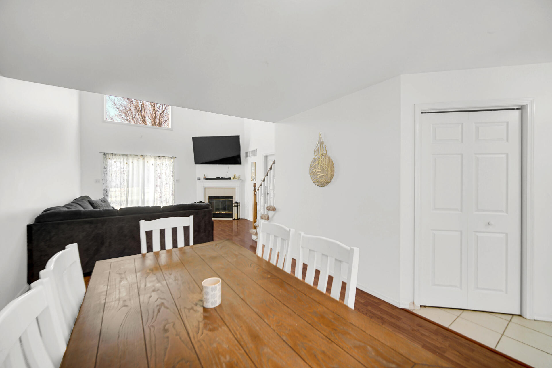 9993 Hunters Run St. John, IN 46373 - Photo 8 of 28 a living room with furniture and a flat screen tv
