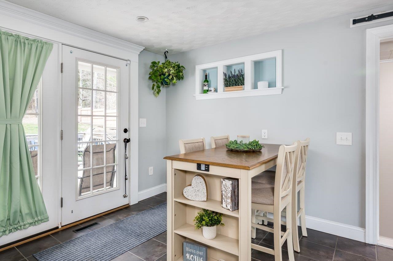 41 Oak Street Rochester, NH 03839 - Photo 4 of 40