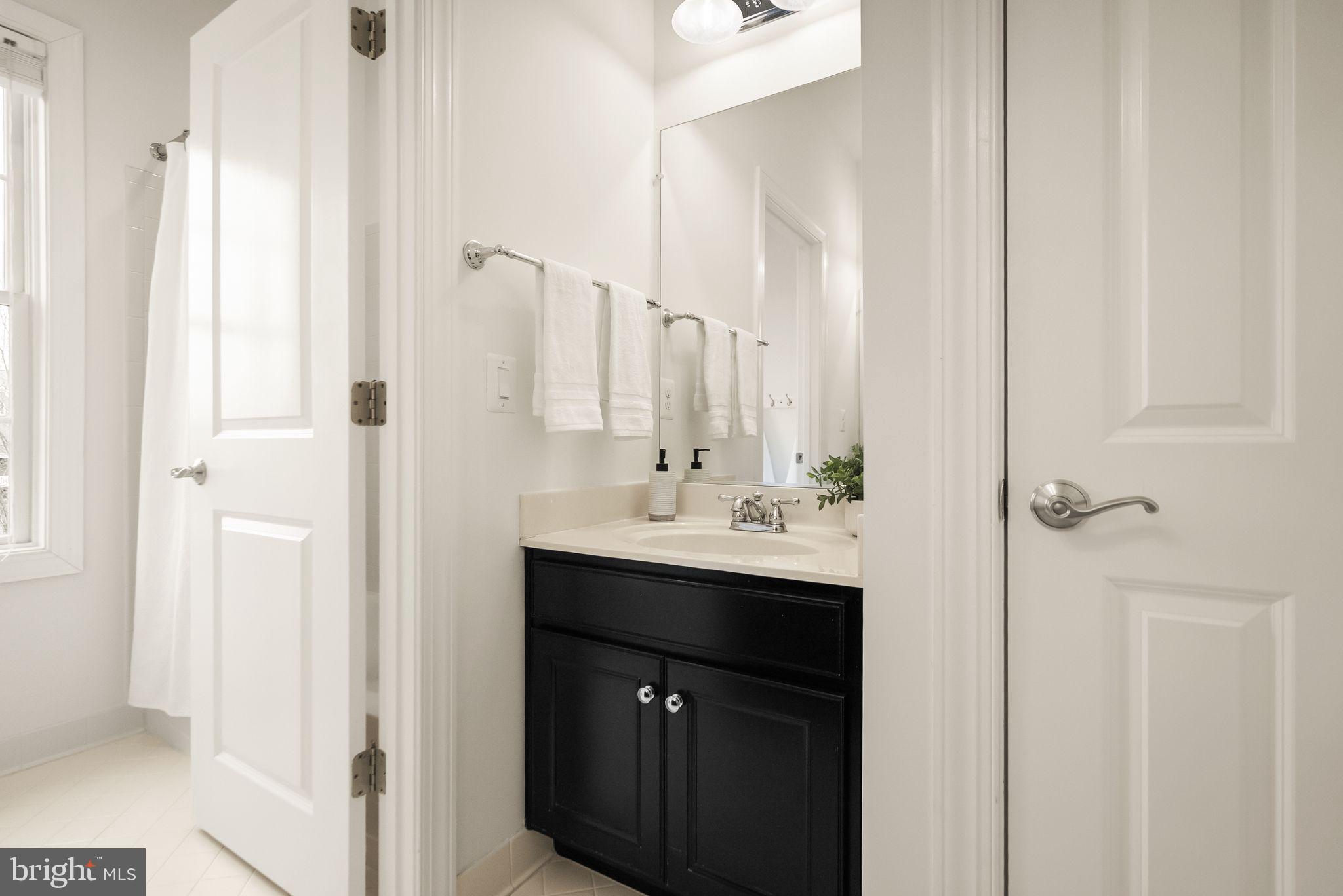 24974 First Harvest Court Aldie, VA 20105 - Photo 80 of 143 2 separate vanities