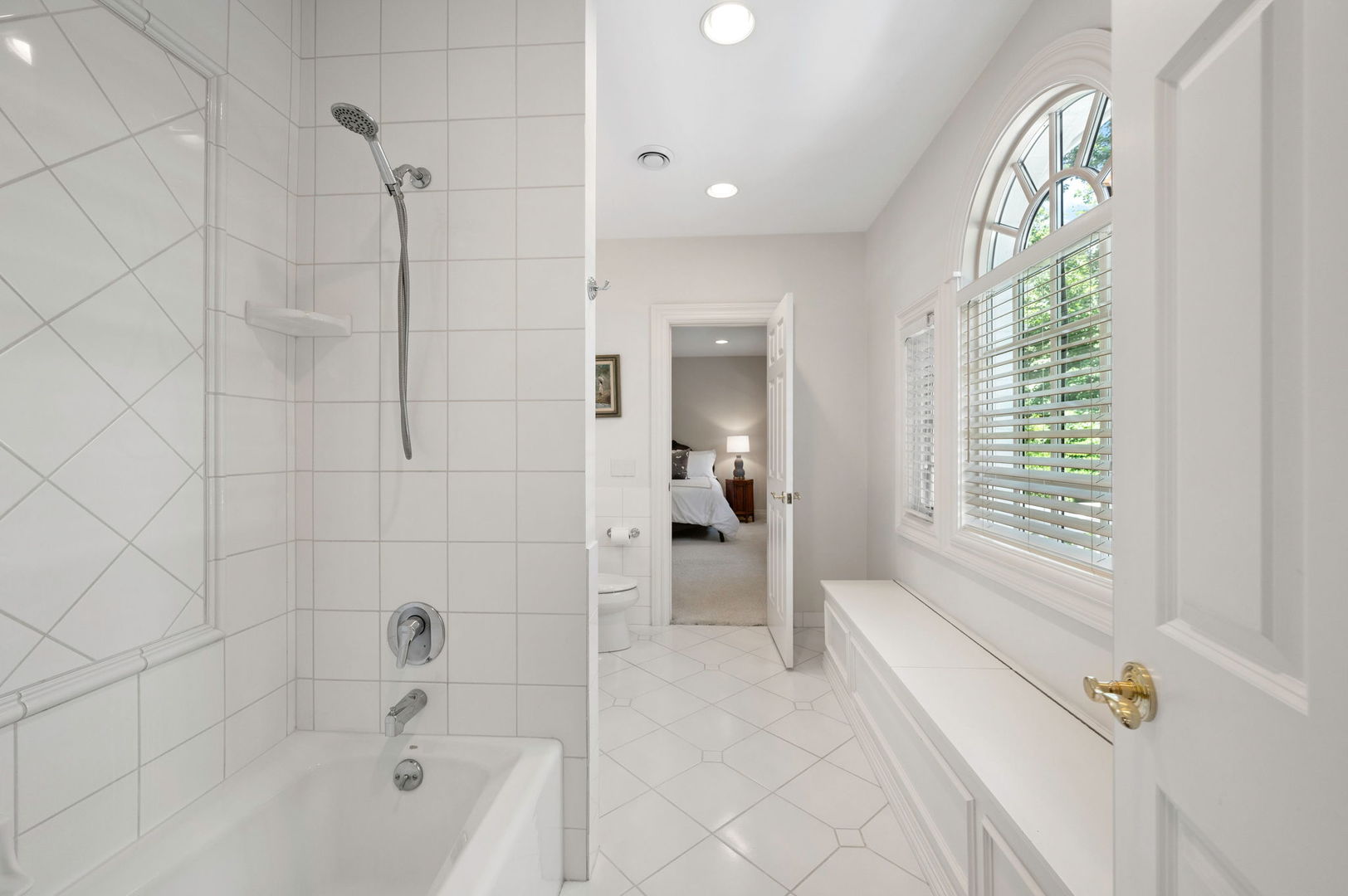 228 Old Green Bay Road Glencoe, IL 60093 - Photo 26 of 40 a bathroom with a bathtub and a shower
