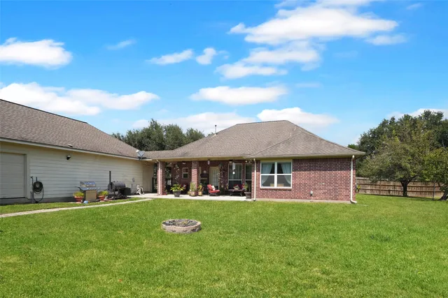 a front view of house with yard