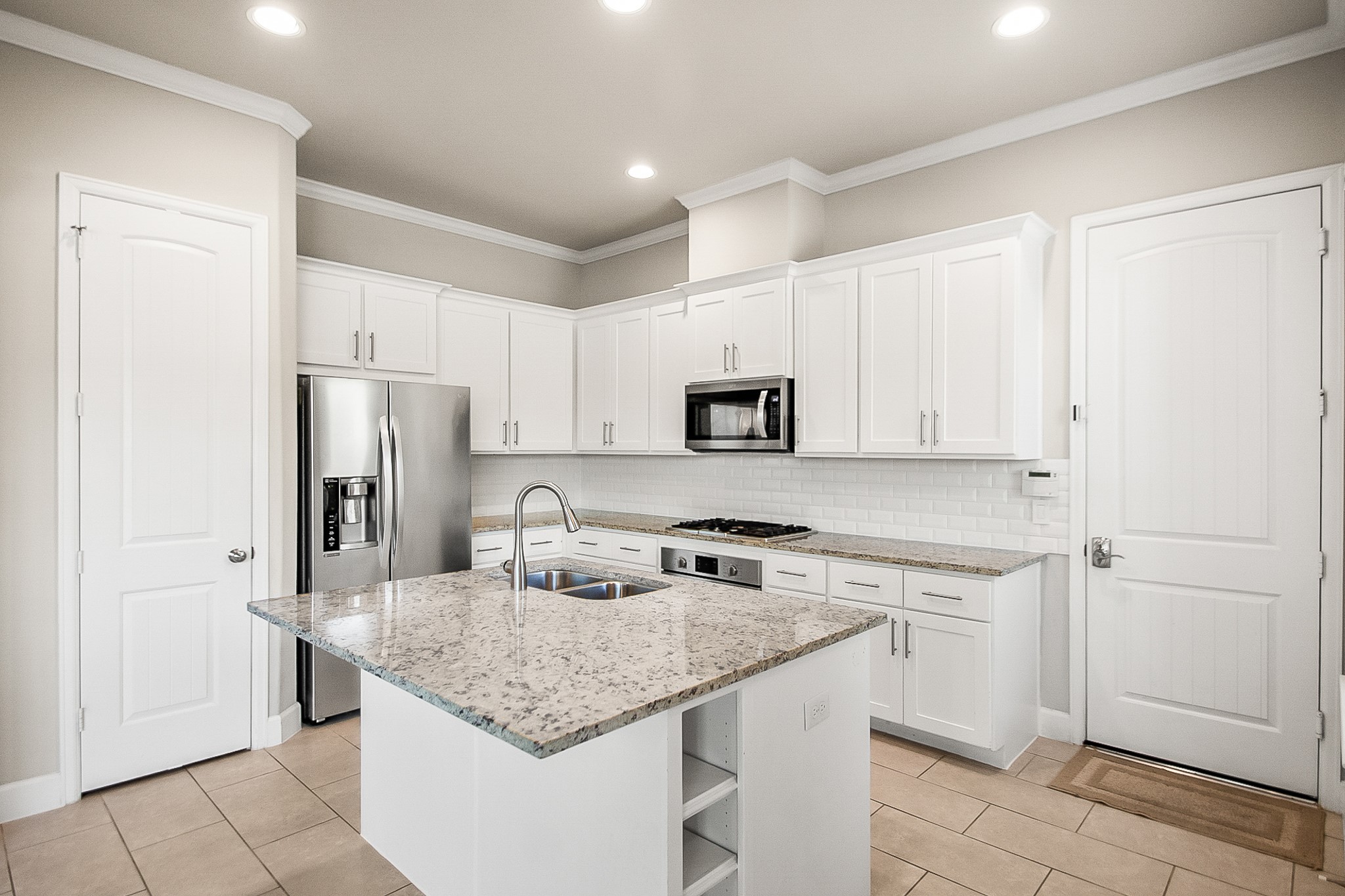 5328 Larkin Street Houston, TX 77007 - Photo 6 of 28 Kitchen is highlighted by a granite-topped island with breakfast bar seating, Bosch stainless steel appliances, and abundant storage.