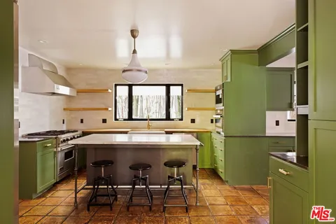 $13,995 | 1800 Outpost Drive, Los Angeles, CA 90068