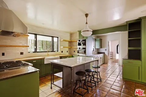 $13,995 | 1800 Outpost Drive, Los Angeles, CA 90068