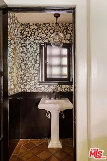 $13,995 | 1800 Outpost Drive, Los Angeles, CA 90068