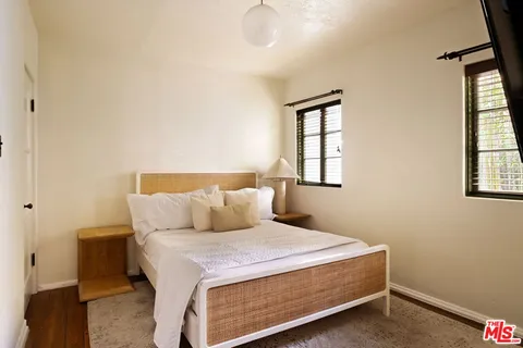 $13,995 | 1800 Outpost Drive, Los Angeles, CA 90068