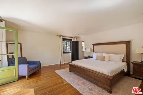 $13,995 | 1800 Outpost Drive, Los Angeles, CA 90068