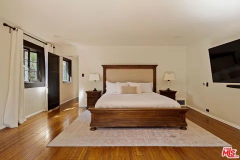 $13,995 | 1800 Outpost Drive, Los Angeles, CA 90068