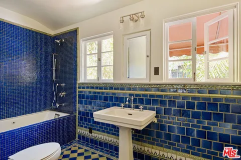 $13,995 | 1800 Outpost Drive, Los Angeles, CA 90068