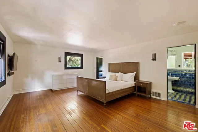 $13,995 | 1800 Outpost Drive, Los Angeles, CA 90068