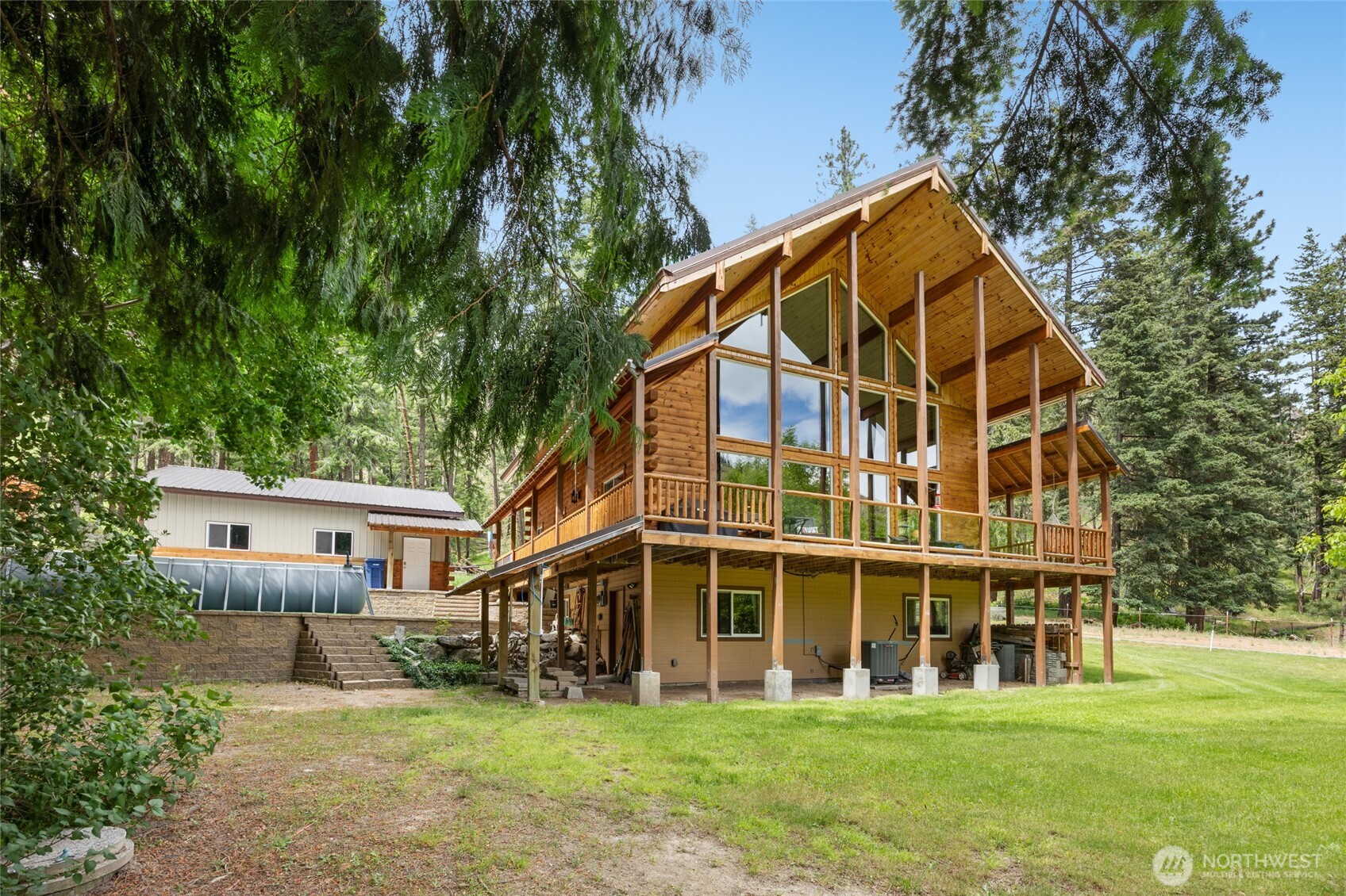 a view of a house with a yard