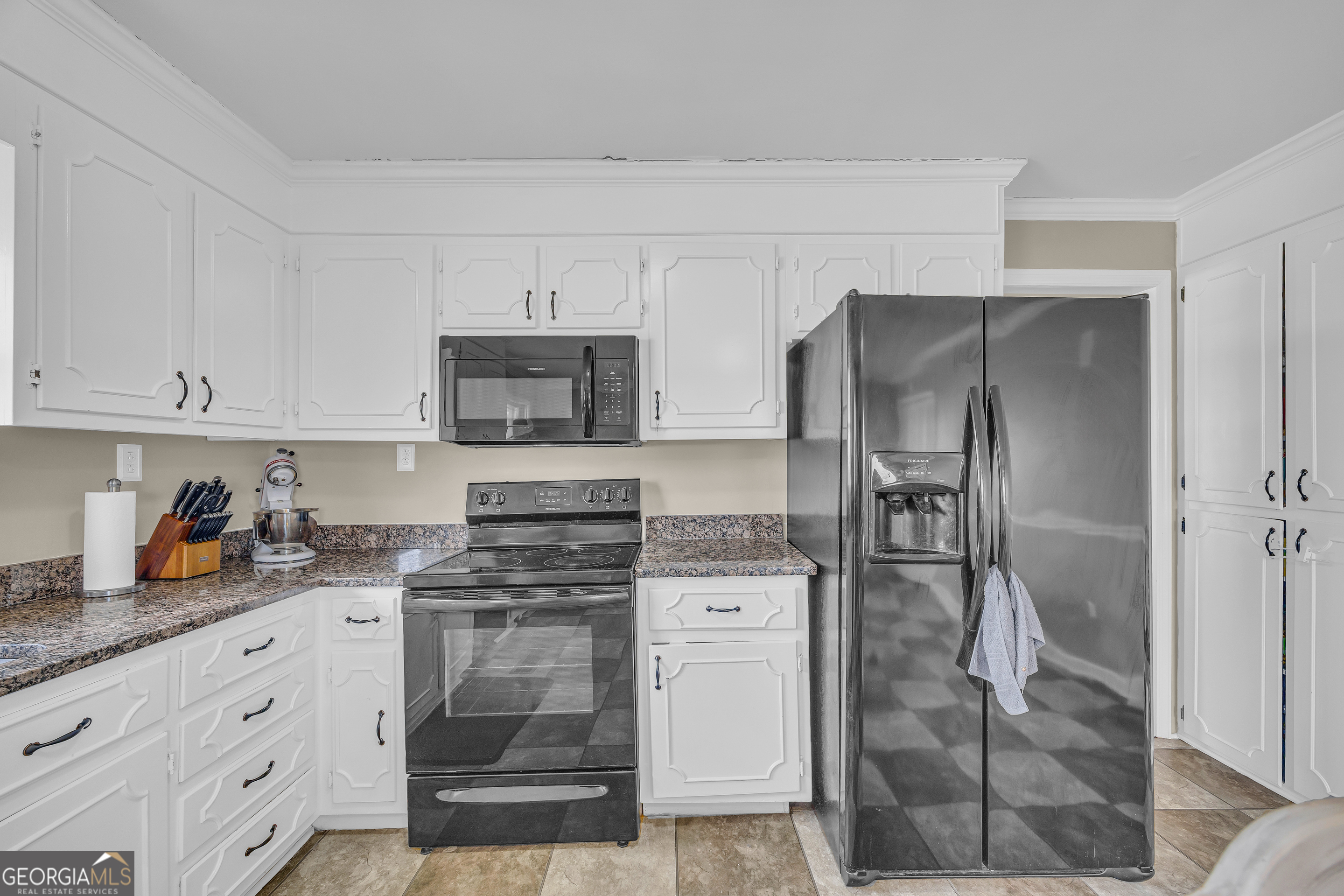 975 Diamond Hill Neese Road Colbert, GA 30628 - Photo 16 of 59 a kitchen with cabinets and stainless steel appliances