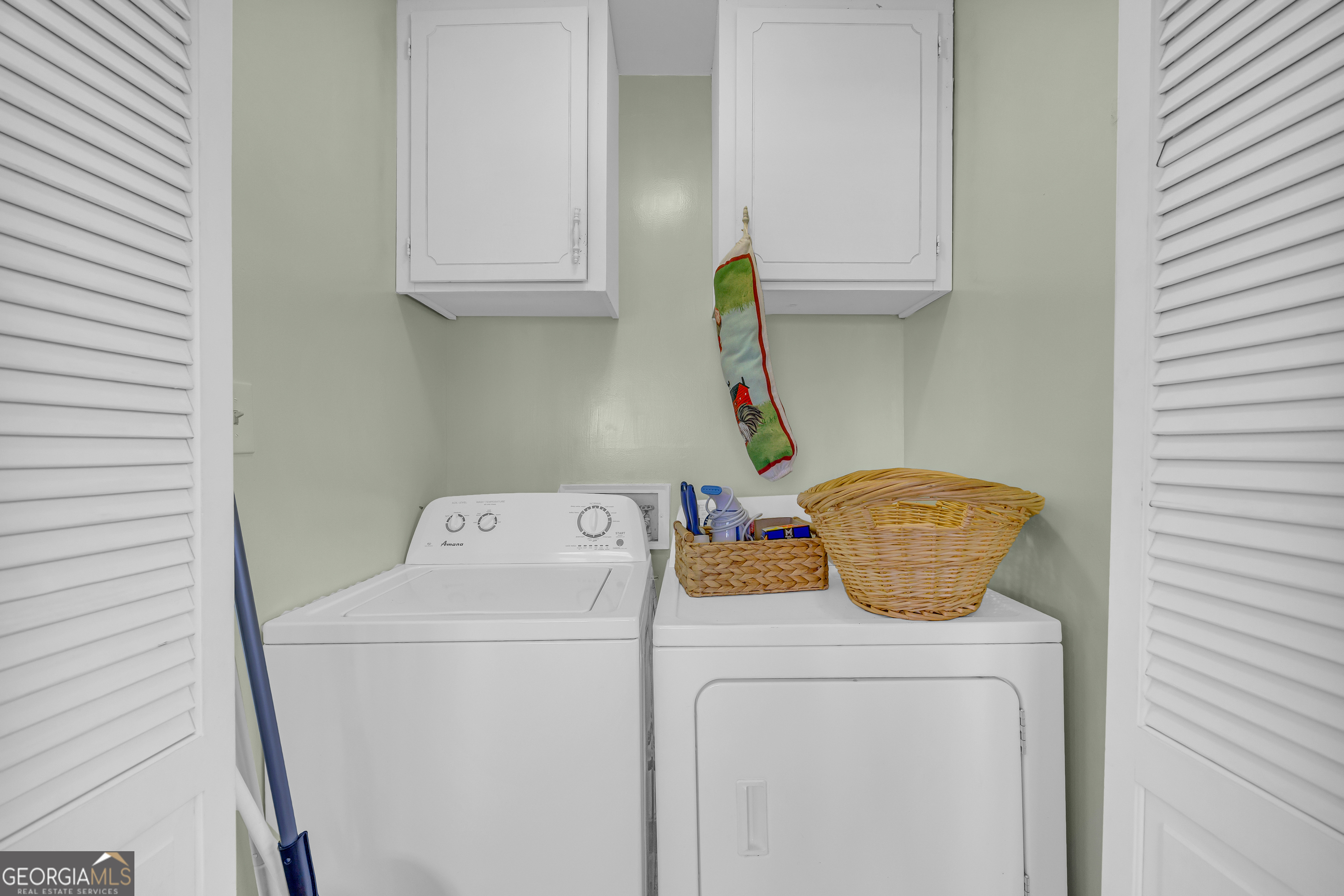 975 Diamond Hill Neese Road Colbert, GA 30628 - Photo 18 of 59 a utility room with dryer and washer