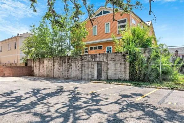 $325,875 | 3601 Camp Street, Unit 101, New Orleans, LA 70115