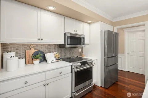 $1,165,000 | 410 2nd Avenue South, Unit 111, Kirkland, WA 98033