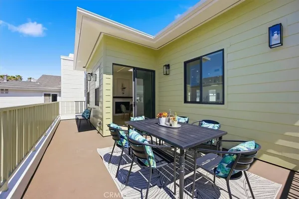 $2,449,000 | 617 North Irena Avenue, Unit B, Redondo Beach, CA 90277