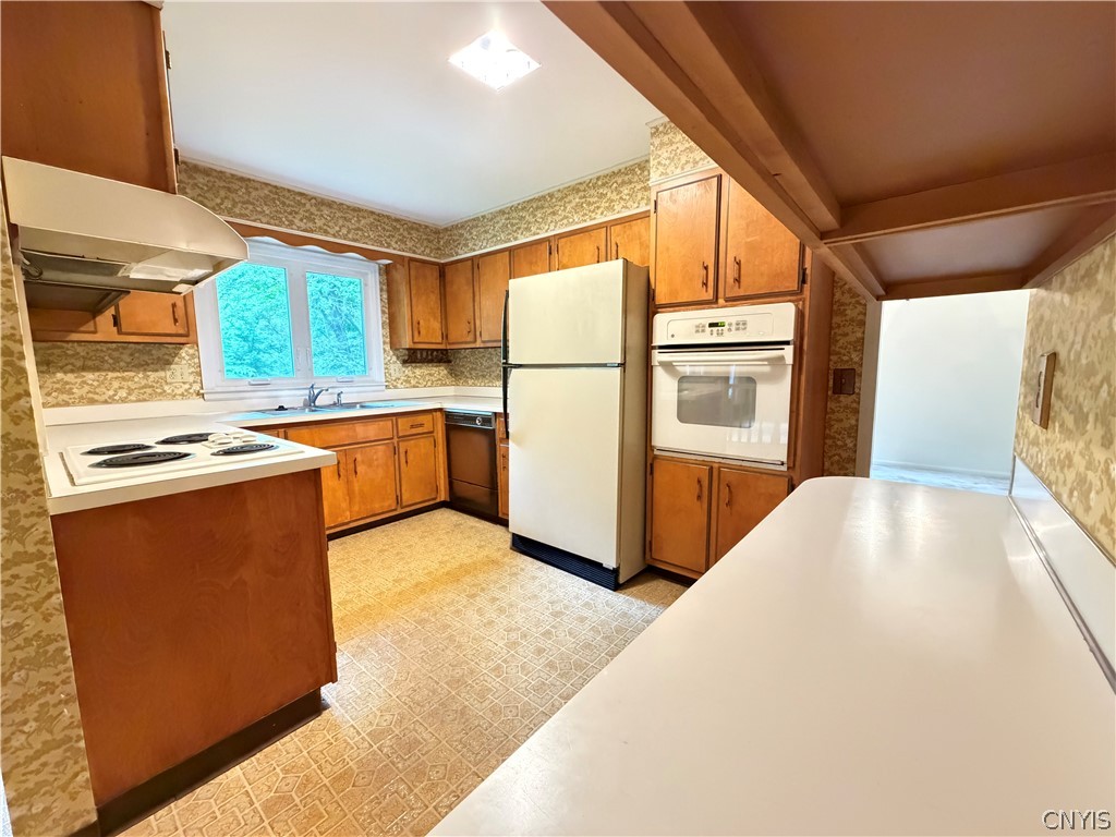 7447 Armstrong Road Manlius, NY 13104 - Photo 9 of 38