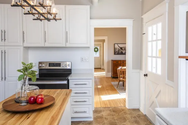 $285,000 | 1191 Albemarle Street, St. Paul, MN 55117