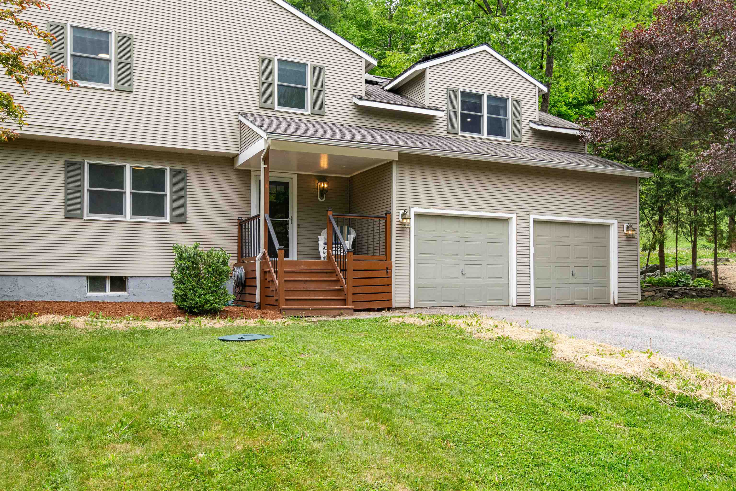 697 East Hill Road Richmond, VT 05477 - Photo 2 of 57