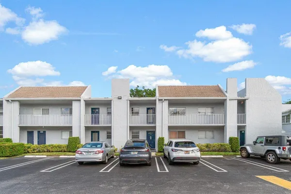 $185,000 | 2820 Southwest 22nd Avenue, Unit 2040, Delray Beach, FL 33445