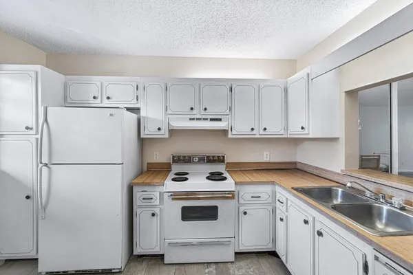 $185,000 | 2820 Southwest 22nd Avenue, Unit 2040, Delray Beach, FL 33445