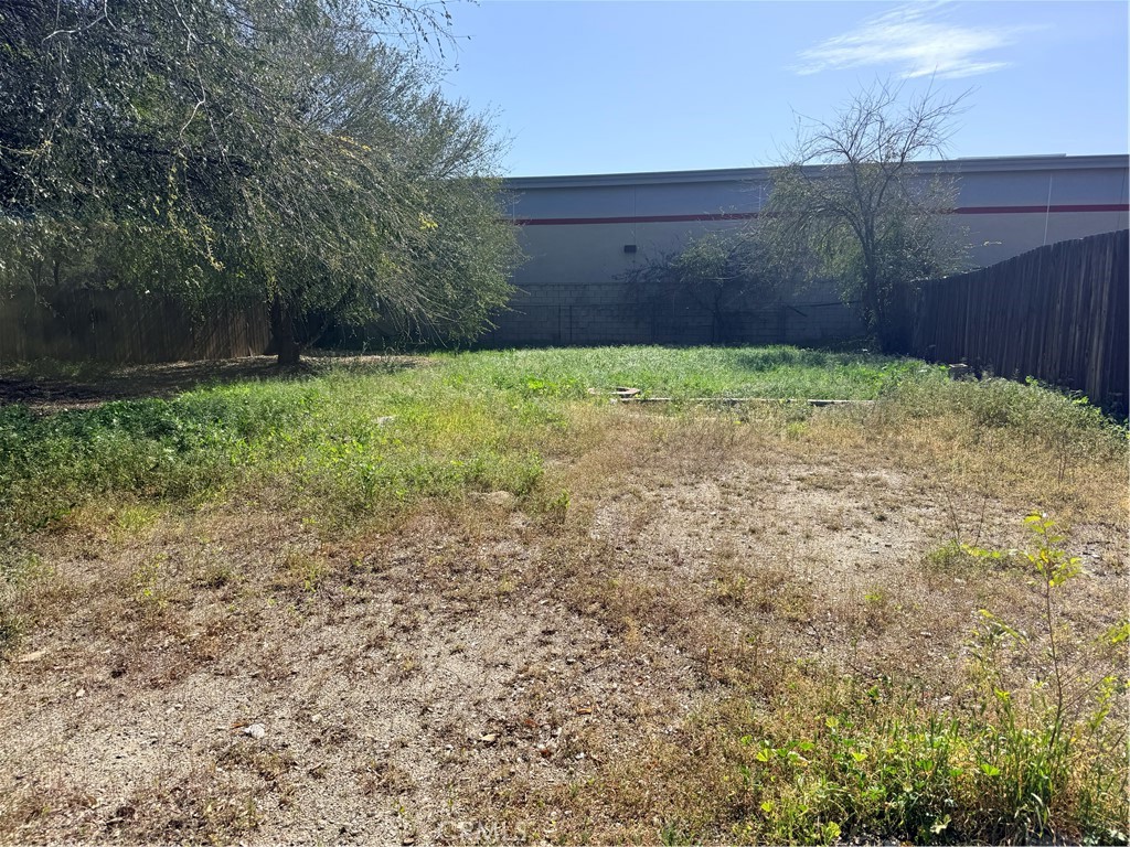 643 West Ramona Drive Rialto, CA 92376 - Photo 8 of 18 a view of a backyard