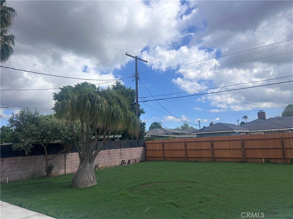 20754 Vose Street Winnetka, CA 91306 - Photo 4 of 32 a garden view