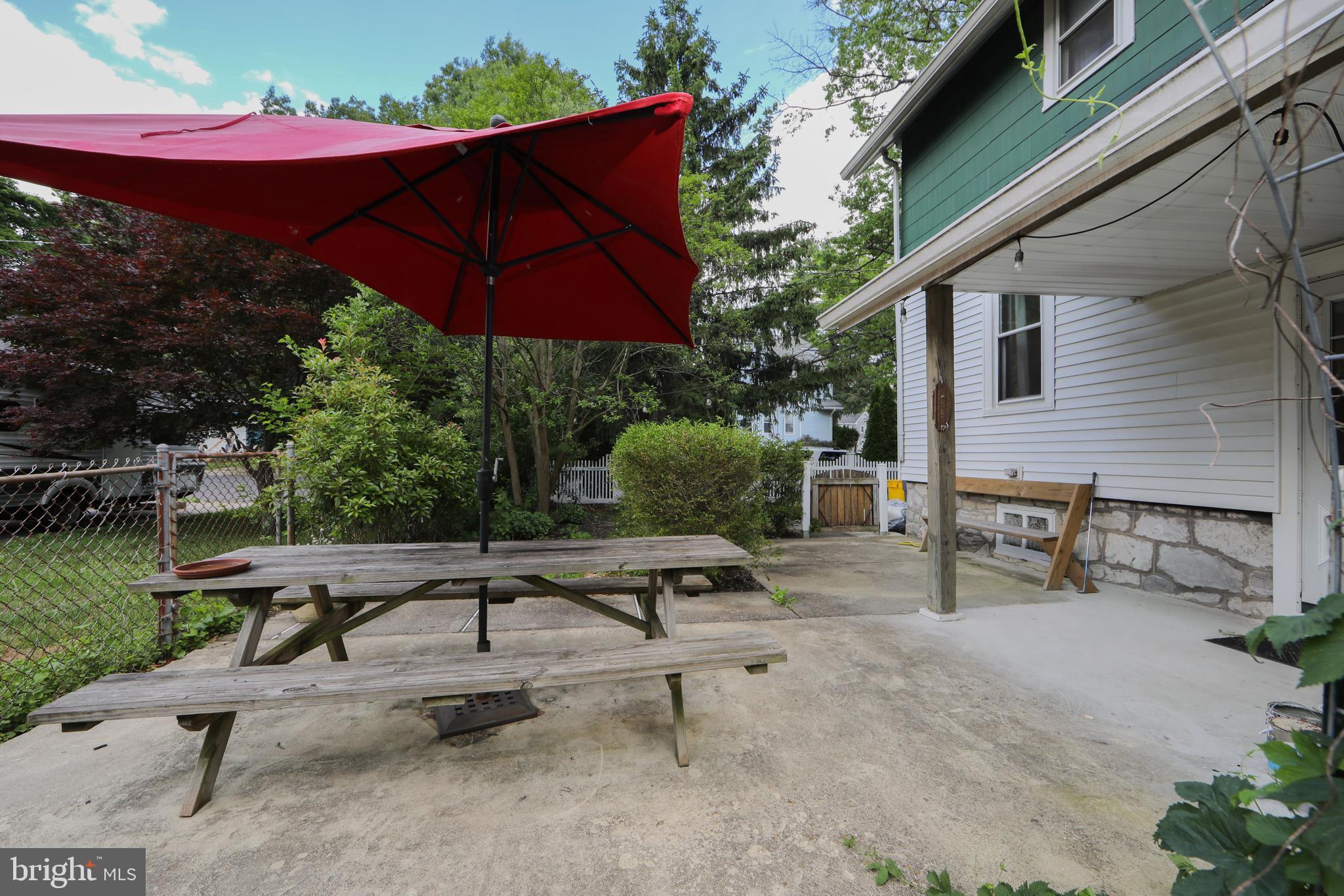 201 Chestnut Street Audubon, NJ 08106 - Photo 11 of 53 Rear Picnic area