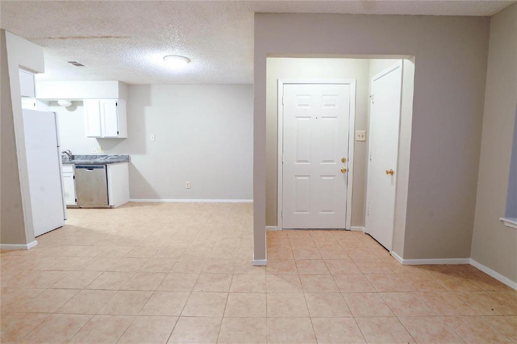 503 Crowley Road Arlington, TX 76012 - Photo 2 of 13