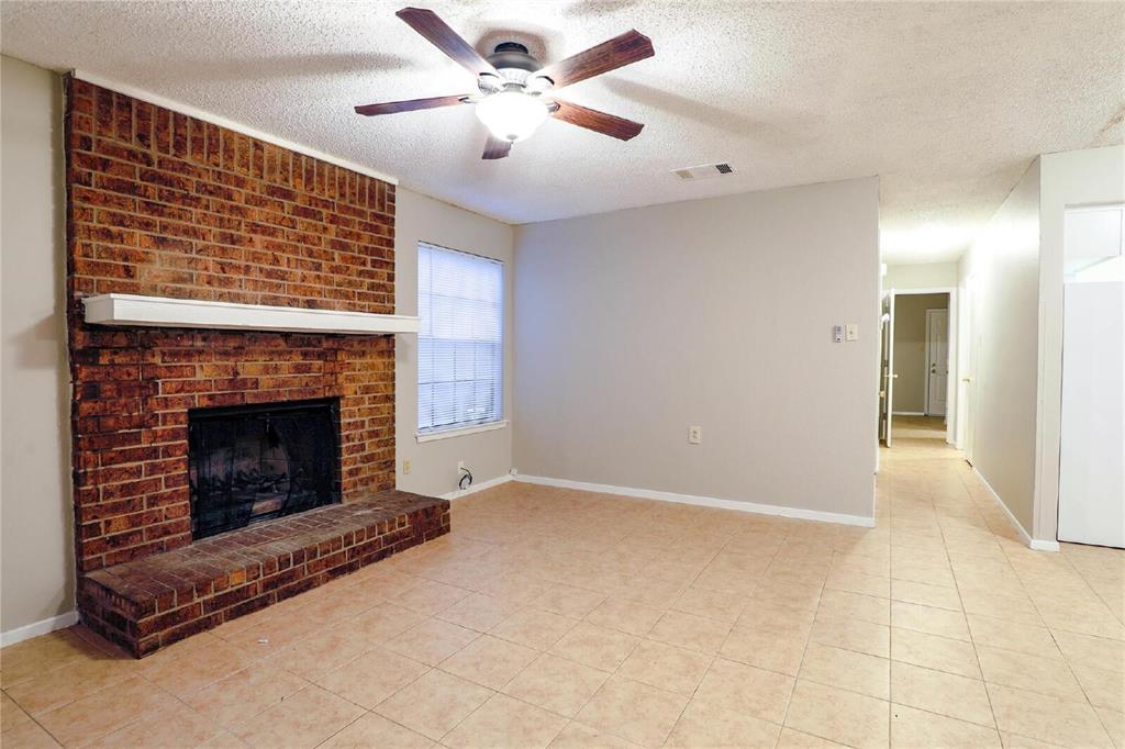 503 Crowley Road Arlington, TX 76012 - Photo 4 of 13