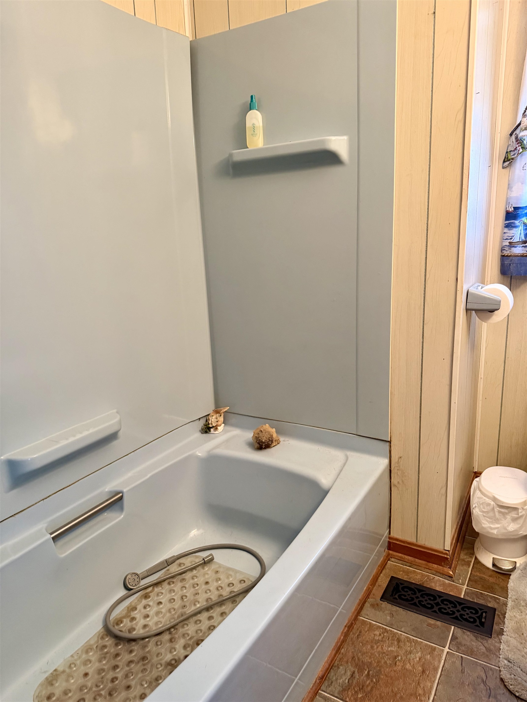 218 Sardie Henry Road Bethel Springs, TN 38315 - Photo 13 of 18 Full bathroom featuring a bath