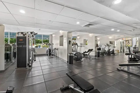 $1,295,000 | 888 Brickell Key Drive, Unit 1207, Miami, FL 33131