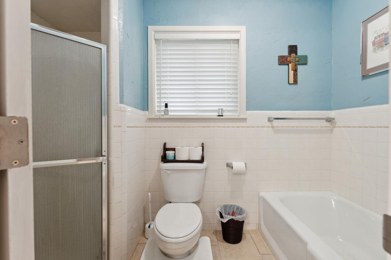 1613 Ave H Abernathy, TX 79311 - Photo 15 of 24 Master Bath